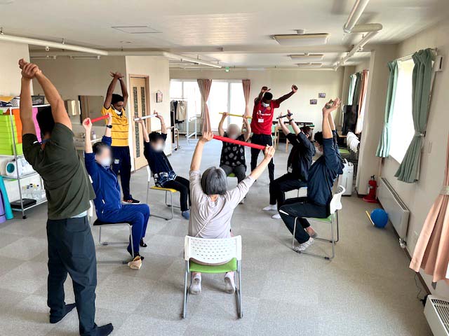 運動特化型デイサービスセルフ豊岡での訓練風景