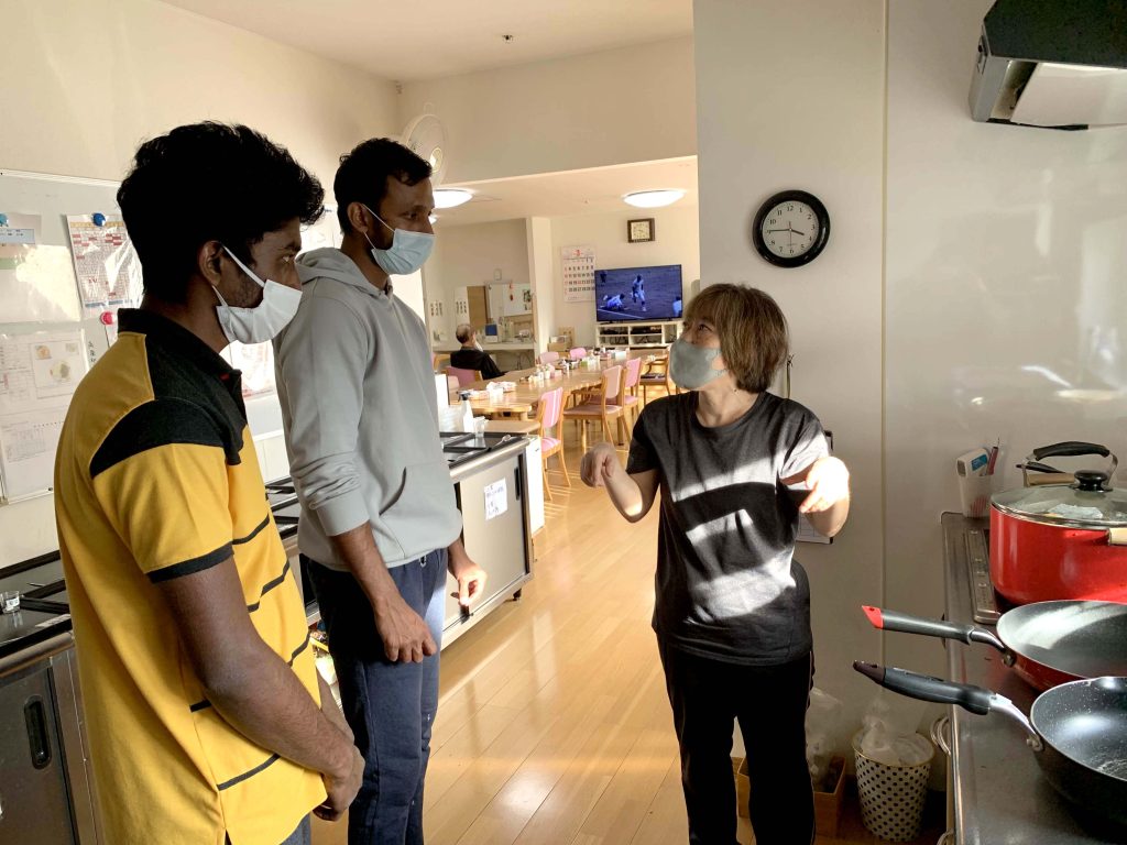 セルフ1号館スタッフの仕事風景